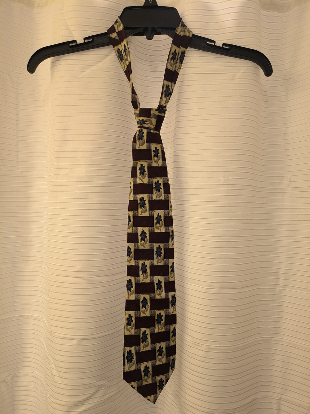 Classic Men's Burgundy and Cream Patterned Tie